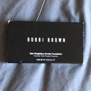 Skin weightless powder foundation in beige